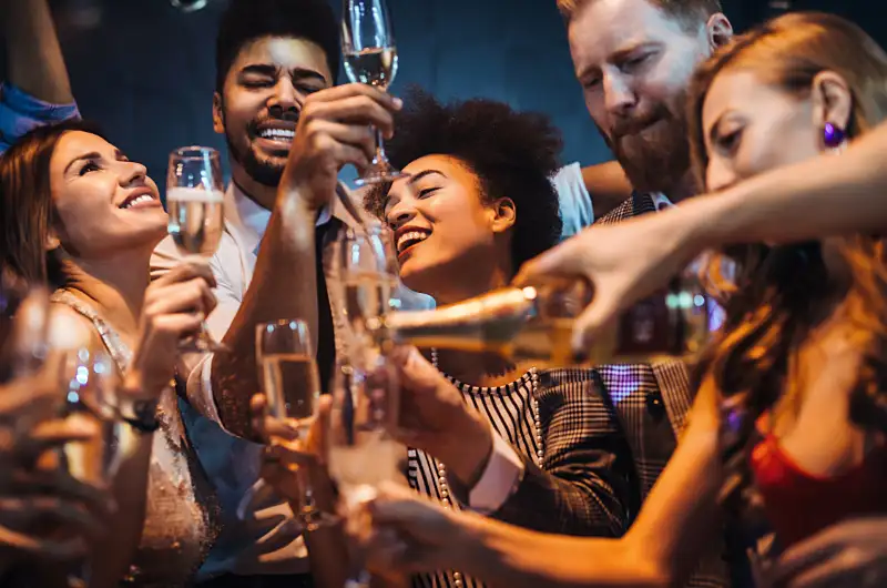 Symbolbild zu Alkohol im Arbeitskontext und betrieblicher Suchtprävention