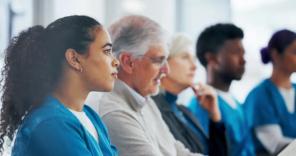 Symbolbild für Schulungen und Prävention bei Suchtproblemen im Unternehmen